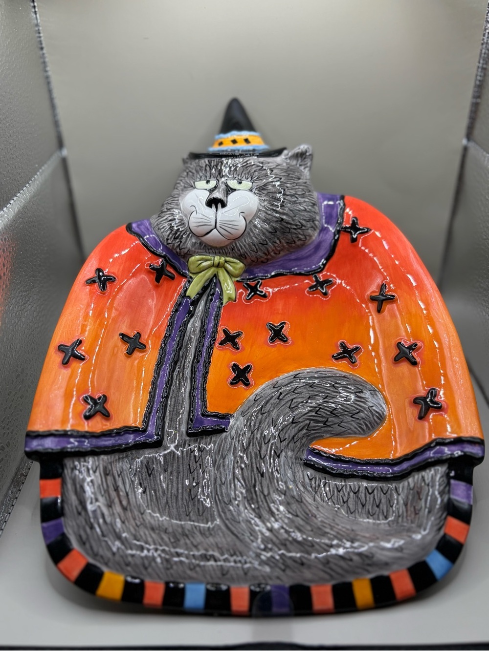 Fitz and Floyd Halloween Cat Plaque in Orange, Gray & Purple Kitty Witches